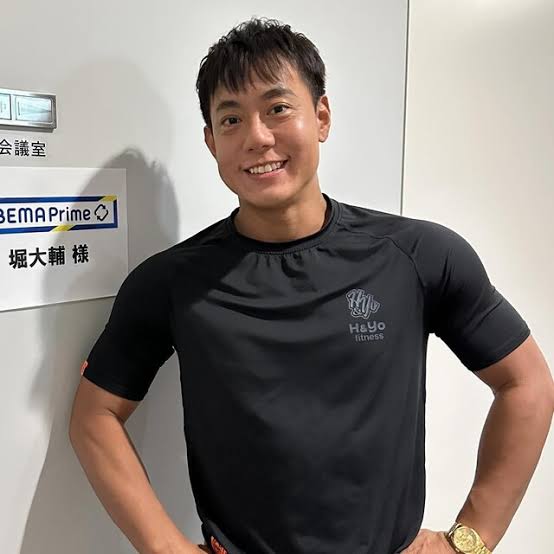 Japan’s Self-Proclaimed “Short Sleeper” Got Caught Sleeping
